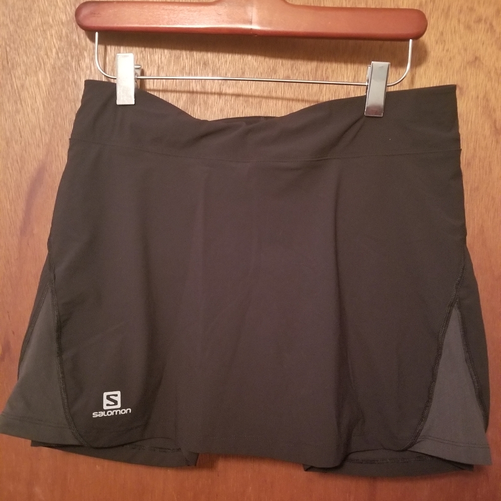 Salomon black skort sz S